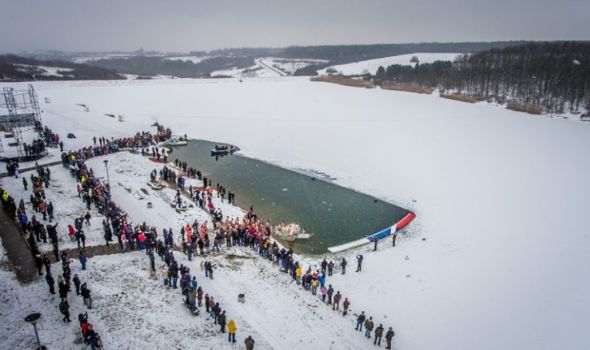 Bogojavljensko plivanje za Krst Časni: 33 plivača, 33 metara u ledenoj vodi jezera u Šumaricama