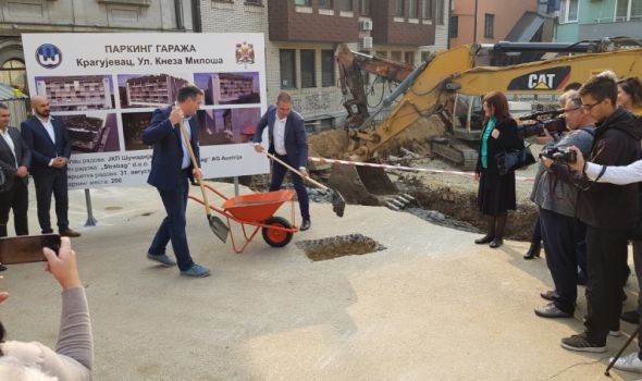 Počela izgradnja EKOLOŠKE PARKING GARAŽE u Kragujevcu – Nikolić: U planu još tri (FOTO)