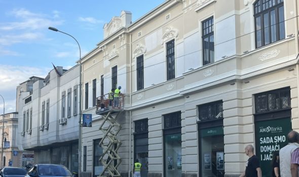 Nakon Dašićevog nezadovoljstva, ispravljaju se neravnine na renoviranoj fasadi zgrade “Prosvete” (FOTO)