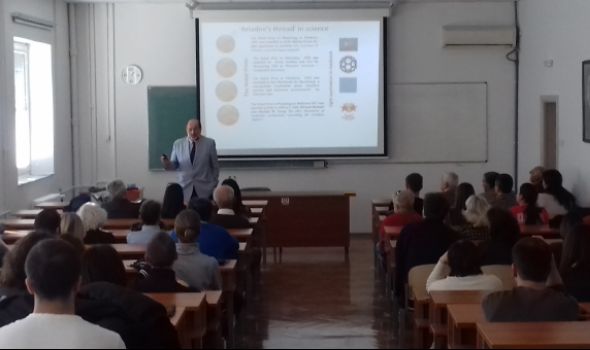 Profesor Đuro Koruga ponovo u Kragujevcu: Predavanje “Voda i biološki život” na PMF-u
