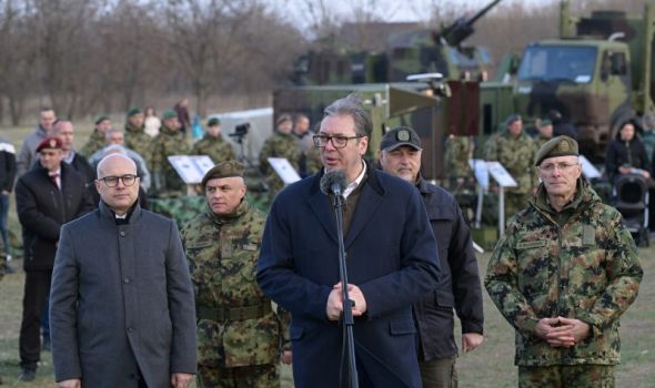 Vučić: Zastava oružje baza za naoružanje Vojske Srbije