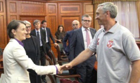 “Fiat” ostaje u Srbiji: Rukovodstvo i sindikalci potpisali sporazum