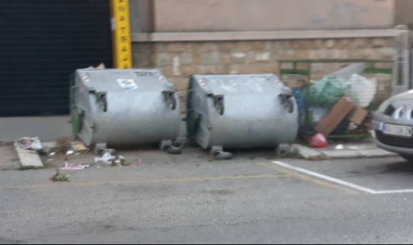 Vandali prevrnuli kontejnere i lomili “banderuše” po Glavnoj (FOTO)