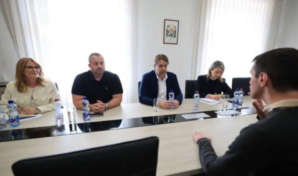 Oko 60 građana na razgovoru sa Dašićem iznelo brige i probleme, ali i sugestije za bolje funkcionisanje grada