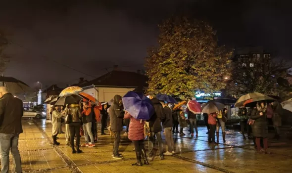 Protest podrške kragujevačkih prosvetnih radnika koleginici iz Trstenika