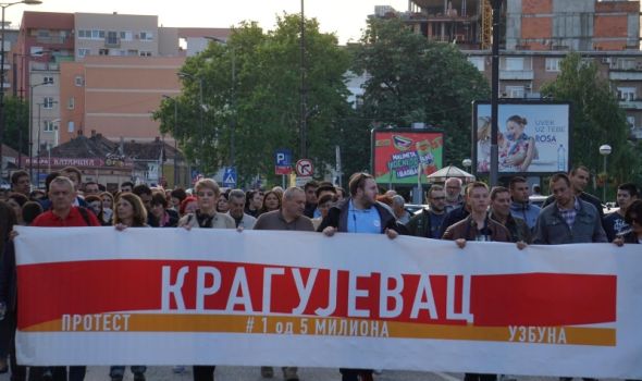 "Srbija ima ljude koji će praviti državu po meri sveta", a na protestu tek nešto više od stotinak građana
