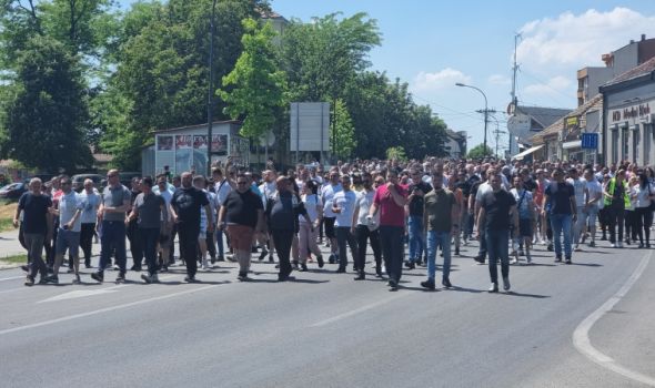Protestovalo oko 1.500 radnika Fiata - Dašić: Otkazi nisu opcija (FOTO)