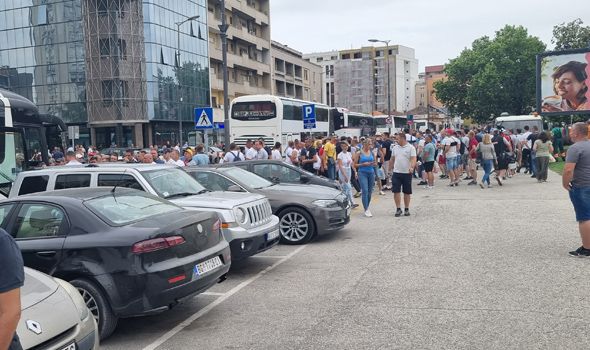 Radnici Fiata krenuli za Beograd, blokiraće Gazelu