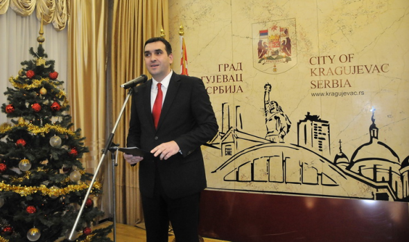 Nikolić tvrdi: "Postignuta finansijska stabilnost, ali to ne mogu da vide svi građani"