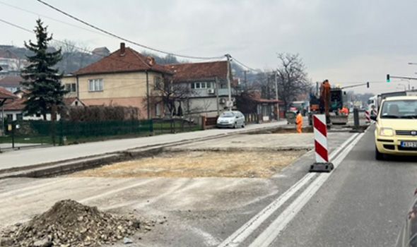 U toku rekonstrukcija državnog puta Kragujevac - Ravni gaj, saobraćaj u Kozujevu u jednoj traci (FOTO)