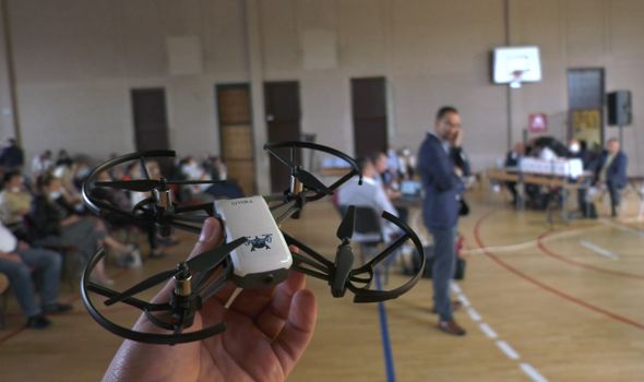 Rotarijanci donirali 22 drona kragujevačkim osnovnim školama