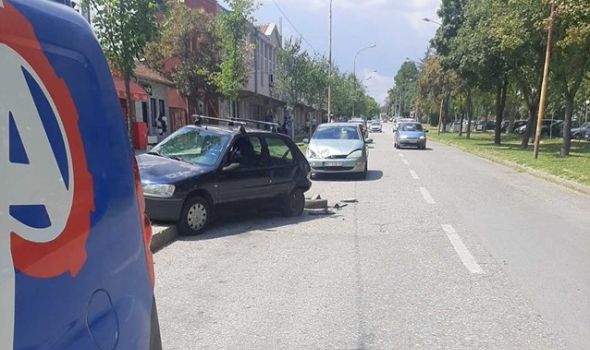 Saobraćajna nezgoda u Atinskoj ulici