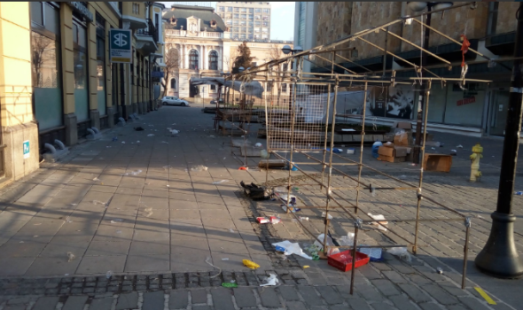Ovako vam Kragujevac želi srećnu Novu Godinu: Prolaznici zgroženi prizorom koji su u centru zatekli 1. januara