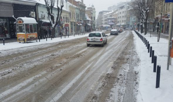 Pobeleo Kragujevac, prioritetne saobraćajnice prohodne (FOTO)