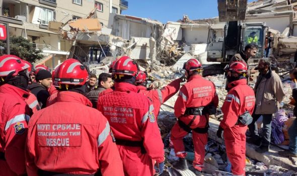 Srpski vatrogasci, među kojima su i Kragujevčani, spasili devojku koja je bila 108 sati pod ruševinama u Turskoj