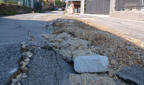SSP: Istekao rok upotrebe predizbornog asfalta ulicama u Stanovu (FOTO)