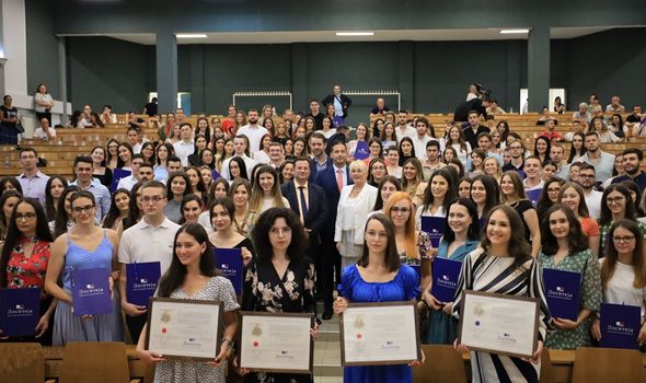 Stipendiju Dositeja dobio 141 student kragujevačkog Univerziteta