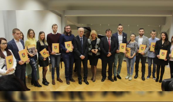 Univerzitet u Kragujevcu: Milošu Kojiću i Maji Anđelković Svetosavske nagrade, 13 studenata dobilo stipendije