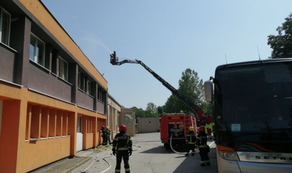 SIMULACIJA gašenja požara i spasavanja u industrijskom objektu - Uprava za vanredne situacije spremna da odgovori izazovima (FOTO)