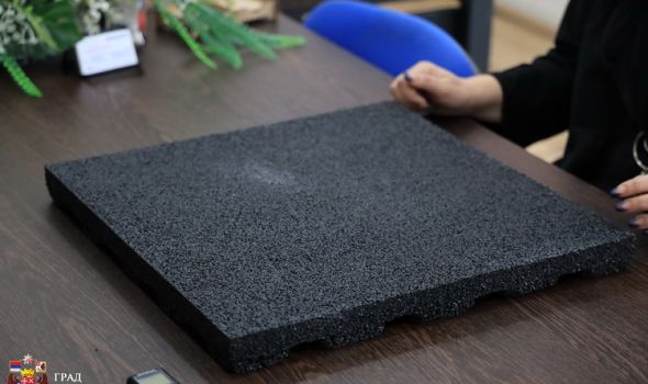 Šumadija d.o.o. otpočela proizvodnju tartan podloge, zaokružen proces opremanja dečijih igrališta (FOTO)