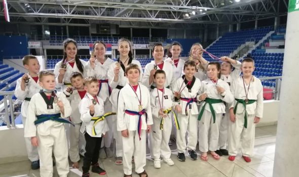 Članovi Tekvondo akademije Kragujevac osvojili 16 medalja u Zrenjaninu