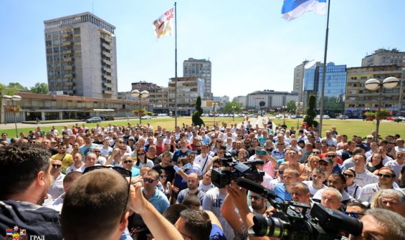 Miljković: Ukoliko ne bude dogovora u ponedeljak, radnici Fiata najavlju blokadu saobraćajnica u Kragujevcu, ali i auto puta
