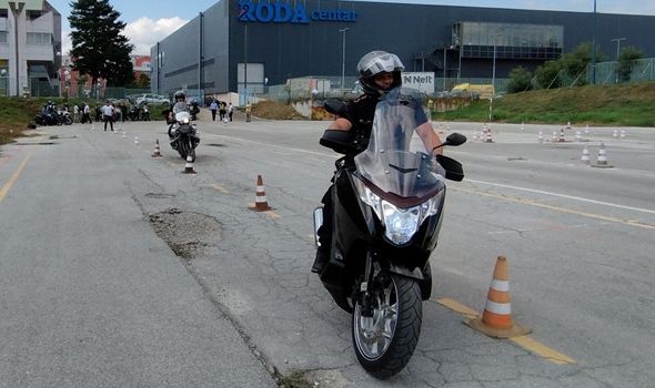 Održan trening bezbedne vožnje za motocikliste i mopediste: "Samoobuka osnovni faktor rizika stradanja vozača dvotočkaša"