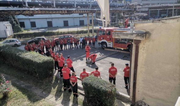 Trening Specijalizovanih jedinica civilne zaštite za spasavanje iz ruševina na platou Vatrogasne čete Zastava (FOTO)