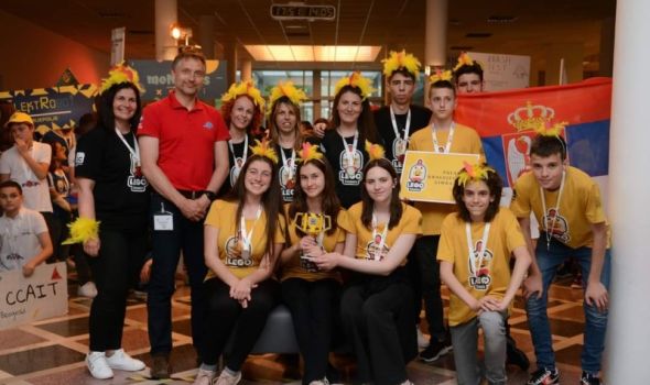Ekipi Prve kragujevačke gimnazije “LegoČikenzz” prva nagrada u Sloveniji