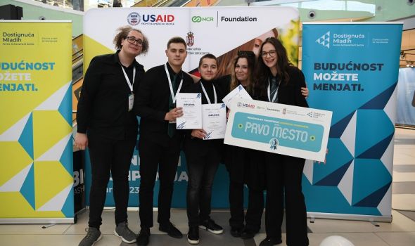 Prenosivi solarni paneli doneli pobedu mladim Kruševljanima na takmičenju učeničkih kompanija centralne Srbije