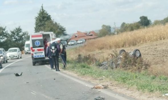 UDES u Cerovcu: Auto se prevrnuo na krov, tri osobe prevezene u UKC