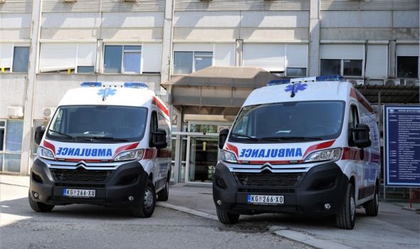 UKC Kragujevac dobio dva nova sanitetska vozila (FOTO)