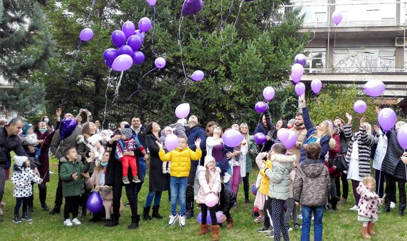 Pušteni ljubičasti baloni u vazduh - UNICEF donirao Centru za neonatologiju aparat vredan 2,4 miliona (FOTO)