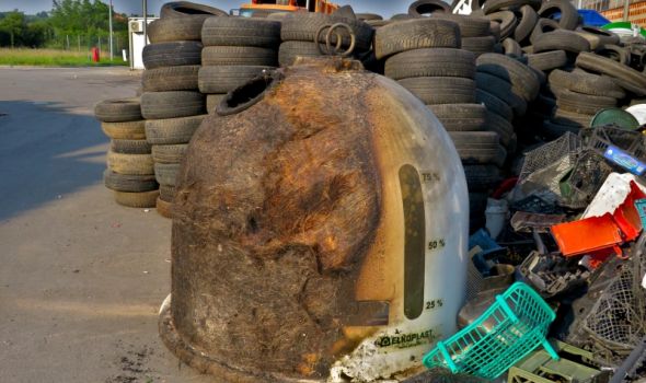 Vandalizam: Zapaljeno "zvono" za sakupljanje staklene ambalaže