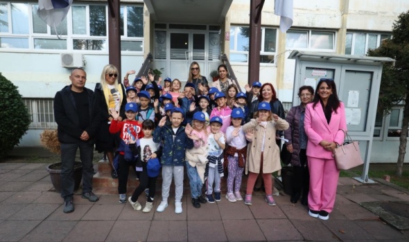 "Zebra i ja, drugara dva": Obeležen Svetski dan pešaka, prvačići u glavnoj ulozi