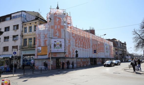 Počela sanacija fasade zgrade sa atlasima (FOTO)