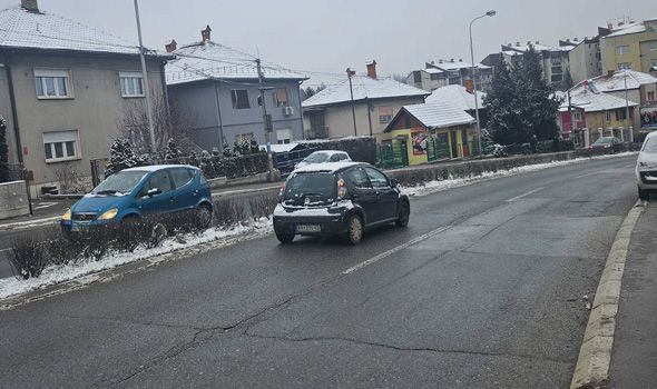 Zimska služba: Sve kragujevačke ulice prohodne, “Putevi Srbije” uputili apel vozačima (FOTO)